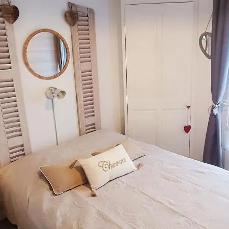 Les Altheas Apartment *