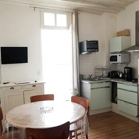 Les Altheas Apartment